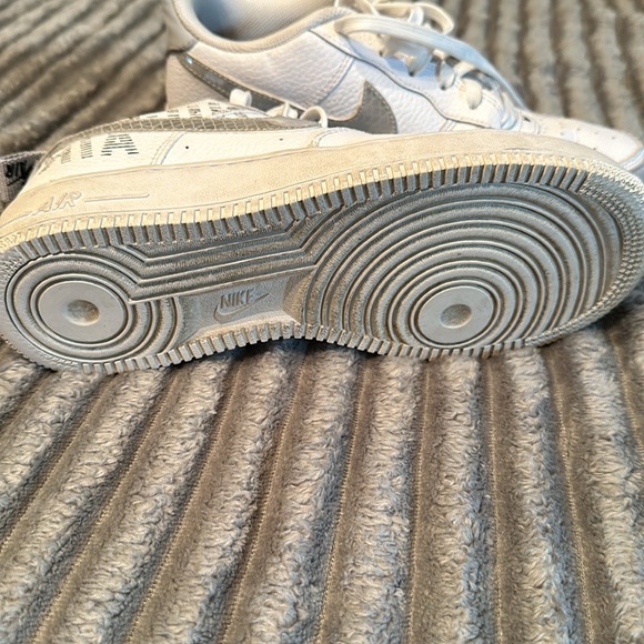 Nike Youth 7Y Womens Air Force 1 GS Under Construction Sneakers White - Picture 7 of 7